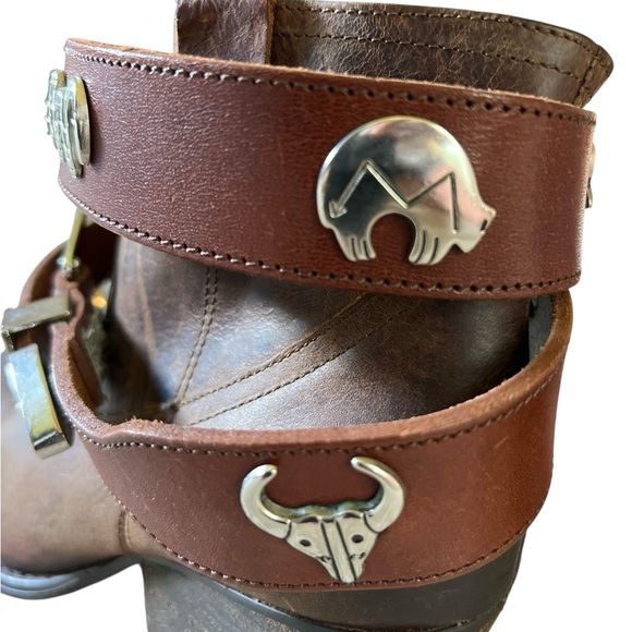 Vintage 90’s Brown Leather Silver Conch Engraved Southwestern Animals Belt, S - Picture 6 of 15